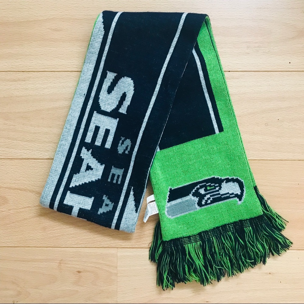 ☀️4 for $25 SALE☀️Forever Collectiblesknittedscarf
